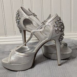 Gianni Bini Silver Rhinestone Platform T-Strap Prom Wedding Heels